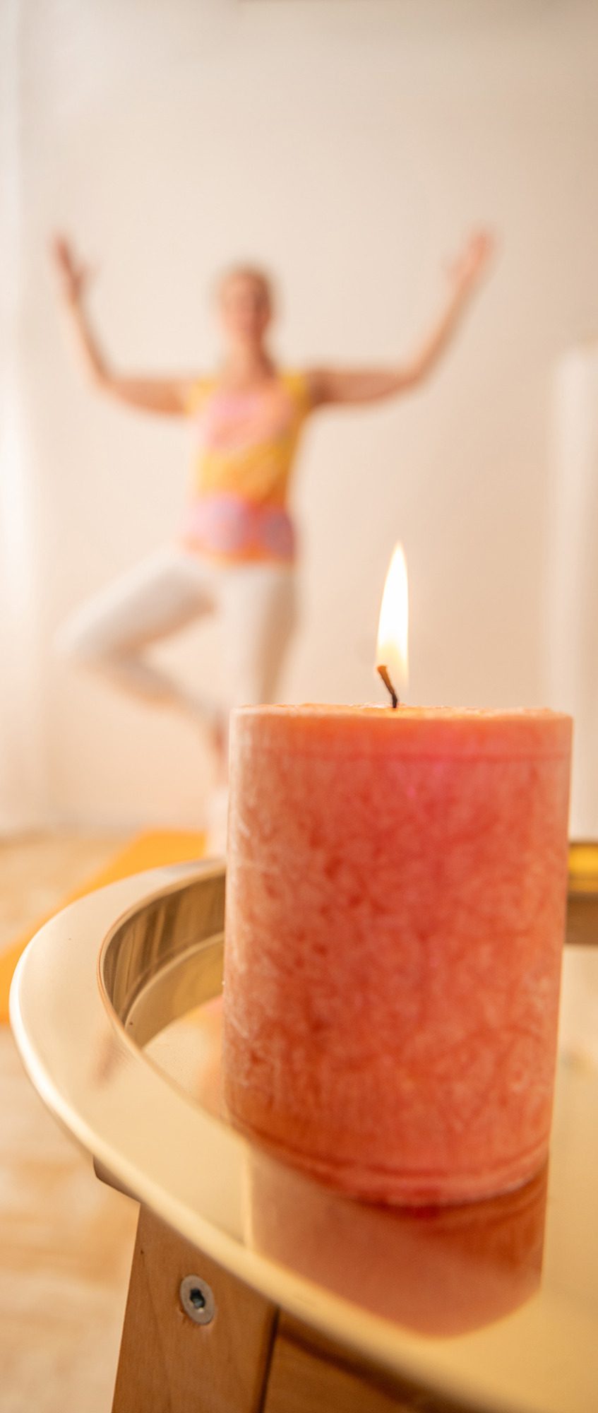 Frau im halben Drehsitz, Yoga